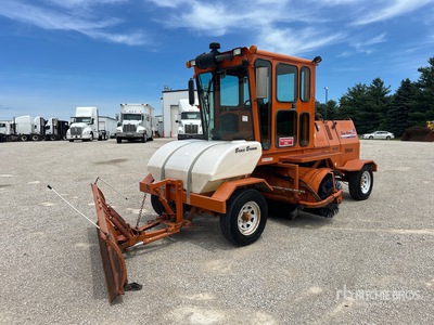 2016 Broce KR-350 Selbstfahrendes Kehrbesen