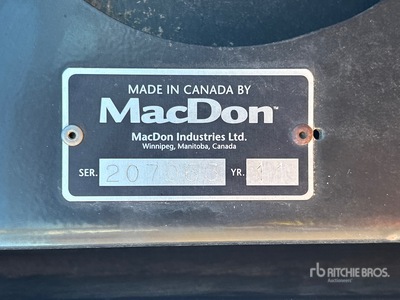 2011 MacDon FD70 40 ft Flex Draper Combine Header