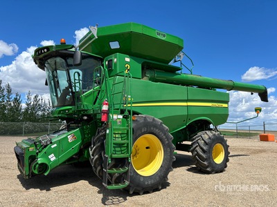 2013 John Deere S690 Combine Harvester