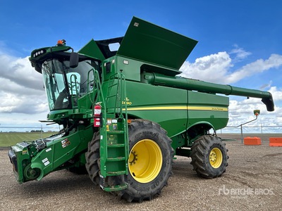 2013 John Deere S690 コンバイン