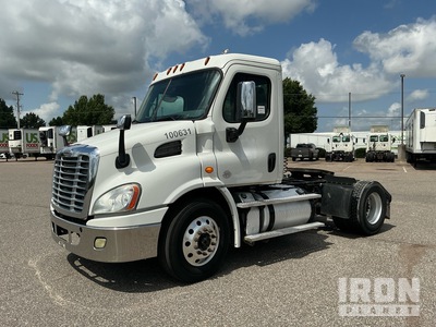 2015 Freightliner CA113 4x2 S/A Day Cab Truck Tractor