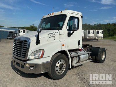 2013 Freightliner CA113 4x2 S/A Day Cab Truck Tractor