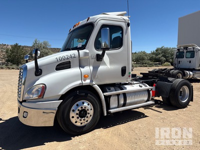 2013 Freightliner CA113 4x2 S/A Day Cab Truck Tractor