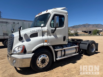 2013 Freightliner CA113 4x2 S/A Day Cab Truck Tractor