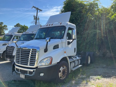 2017 Freightliner Cascadia 113 6x4 T/A Day Cab Truck Tractor