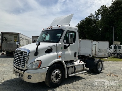 2016 Freightliner CA113DC 4x2 S/A Day Cab Truck Tractor