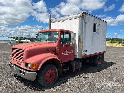2001 International 4700 4x2 Mobile Office
