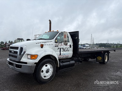 2015 Ford F-650 4x2 Flatbed Truck