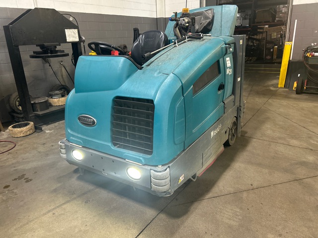 2018 Tennant M20 Ride-On Floor Sweeper