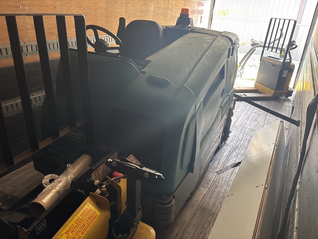Tennant T20 Ride-On Floor Scrubber