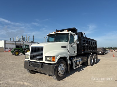 2016 Mack CHU613 6x4 T/A Camión dumper