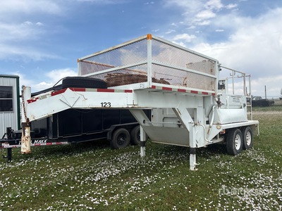 1998 Hyundai Hydroseeder Platform Trailer مقطورة معدات