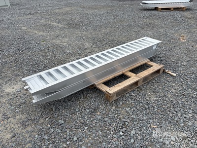 2025 6 Ton Aluminum Loading Ramps (Unused)