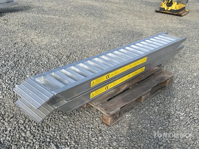 2025 6 Ton Aluminum Loading Ramps (Unused)
