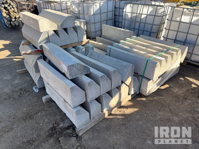 Quantity of (60) Concrete Curb Stones その他 - 店舗 & 倉庫