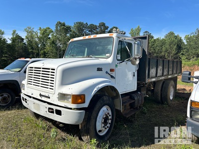 1999 International 4700 4x2 شاحنة قلابة /محور واحد