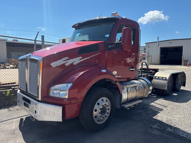 2018 Kenworth T880 6x4 T/A Sleeper Truck Tractor (Inoperable)