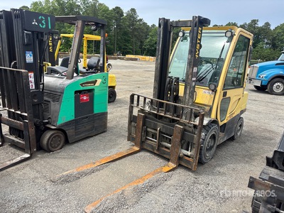 Hyster E60Z 5250 lb Cushion Tire フォークリフト (Inoperable)