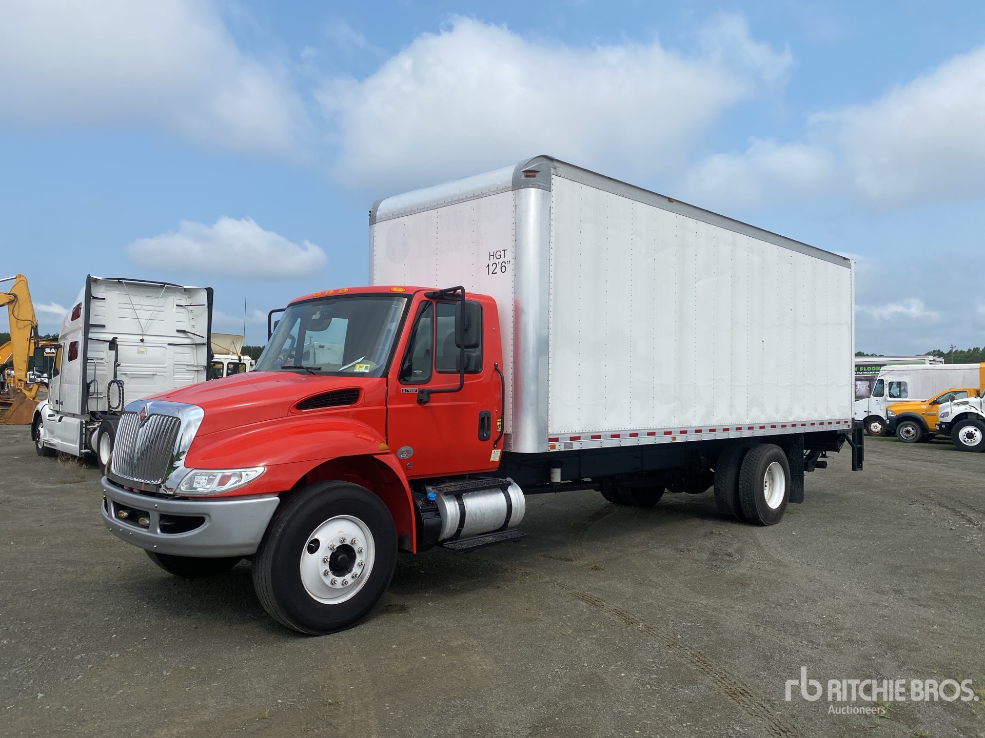 2019 International 4300 4x2 Van Truck