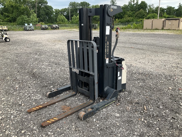 Crown SHR5520-30 Electric Forklift