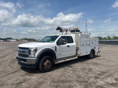 2019 Ford F-550 4x4 Extended Cab Service Truck