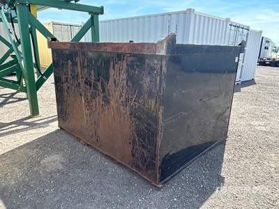 8 ft x 6 ft 7 in x 5 ft 7 in (H) Metal Bin