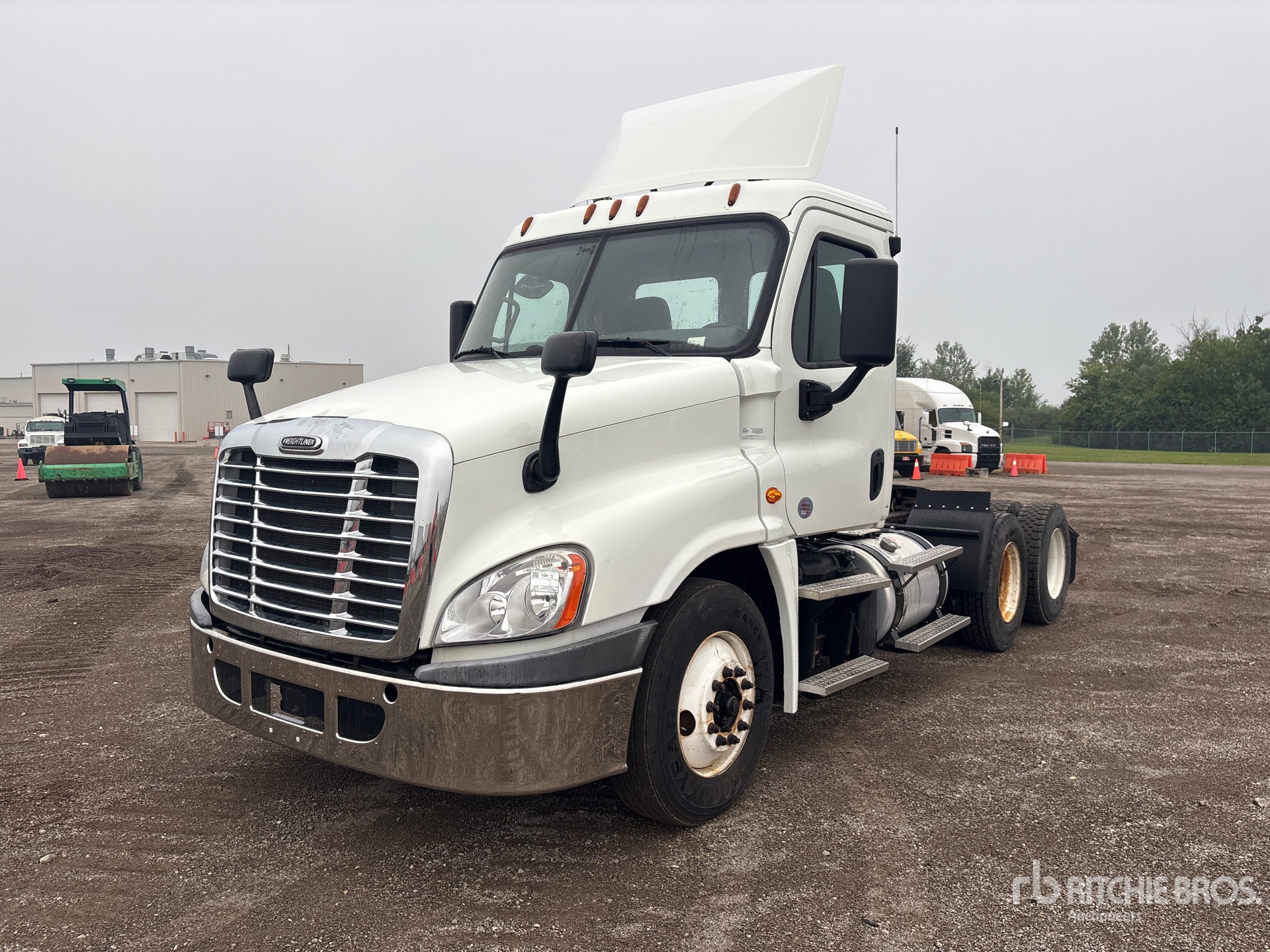 2018 Freightliner Cascadia 125 6x4 T/A Day Cab Truck Tractor