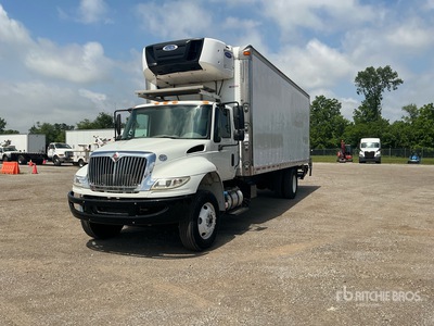 2016 International 4300 4x2 冷蔵トラック
