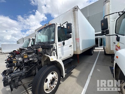 2013 Hino 268 4x2 Furgoneta caja cerrada (Inoperable)