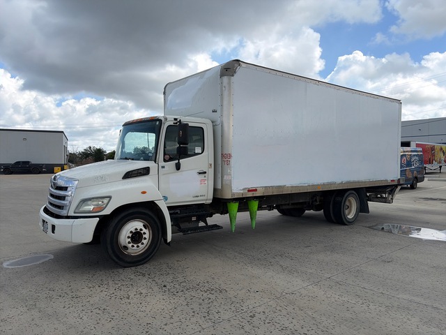 2013 Hino 238 4x2 Van Truck 2013 Hino 238 4x2 Van Truck