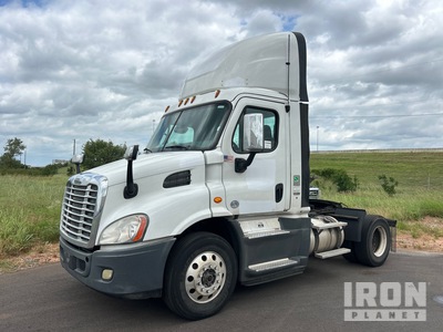 2017 Freightliner CA113DC 4x2 S/A Day Cab Truck Tractor