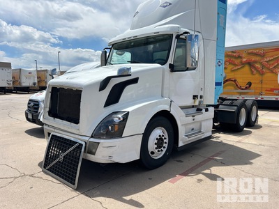 2017 Volvo VNL 6x4 Ciągnik siodłowy T/A z kabiną dzienną