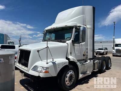 2014 Volvo VNL 6x4 Ciągnik siodłowy T/A z kabiną dzienną