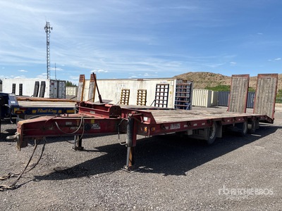 2010 Milano 30 ft Tri/A Equipment Trailer