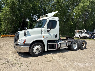 2018 Freightliner Cascadia 125 6x4 Cabeza Tractora Cabina Corta