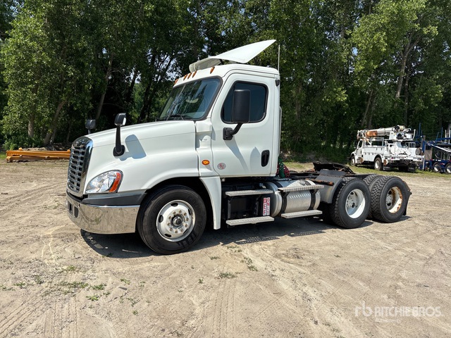 2018 Freightliner Cascadia 125 6x4 T/A Day Cab Truck Tractor