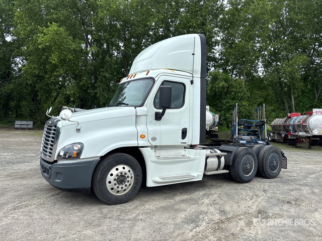 2019 Freightliner Cascadia 125 6x4 T/A Day Cab Truck Tractor