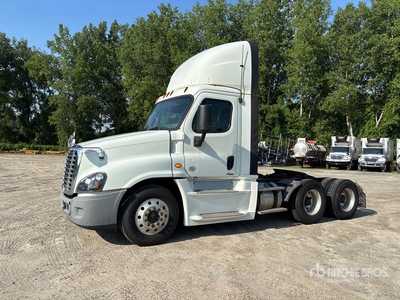 2019 Freightliner Cascadia 125 6x4 تراكتور شاحنة نهارية (ثنائية المحور)