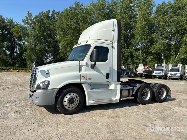 2019 Freightliner Cascadia 125 6x4 T/A Day Cab Truck Tractor