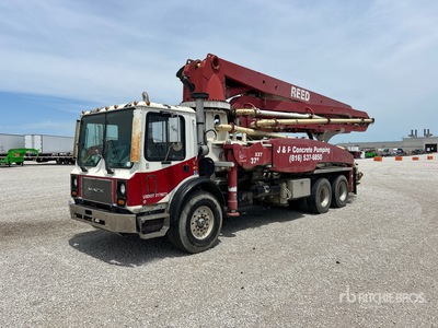 2004 Waitzinger THP 130/37 120 ft on 2005 Mack MR688S 6x4 Camion transportador de hormigon