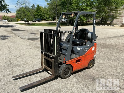 Toyota 8FGCU15 3000 lb Cushion Tire Carrelli Elevatori