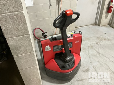 Raymond 8210 3000 lb Electric Palletwagen
