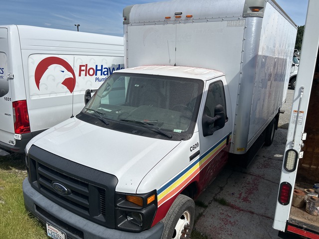 2014 Ford E-450 Super Duty 4x2 Van Truck