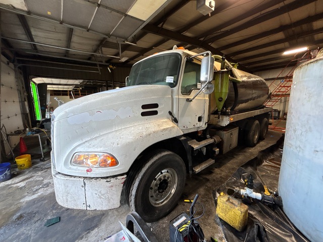 2005 Mack CX612 6x4 Tanker Truck