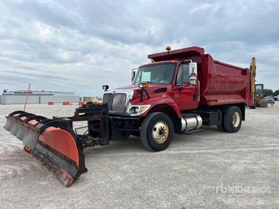 2004 International 7400 4x2 Snow Plow Truck