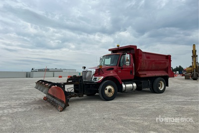 2004 International 7400 4x2 Snow Plow Truck