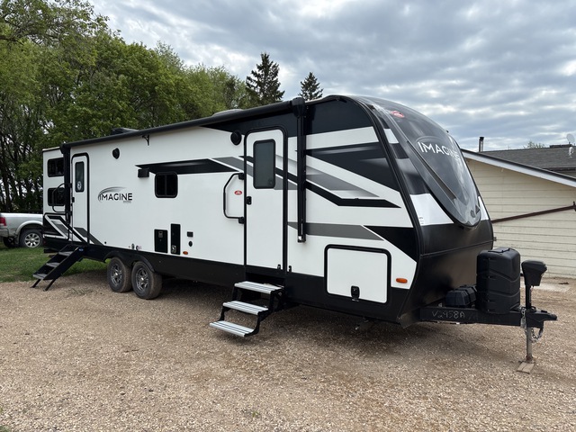2022 Grand Design Imagine 31 ft T/A Travel Trailer