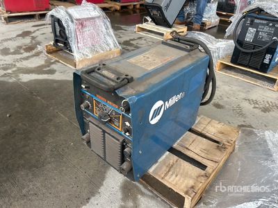 Miller XMT 304 300 A Multi-Process を見 Welder - Electric