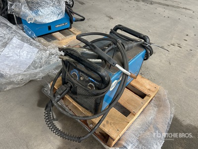Miller Millermatic 211 30 A Skid-Mounted MIG を見 Welder - Electric
