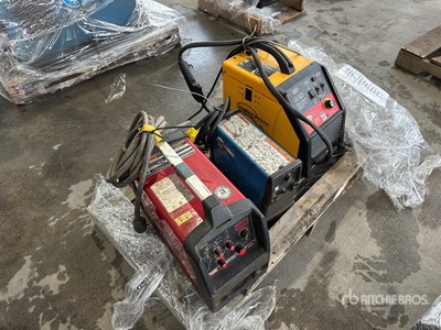 Quantity of (3) Lincoln Invertec V160 Skid-Mounted を見 Welder - Electric